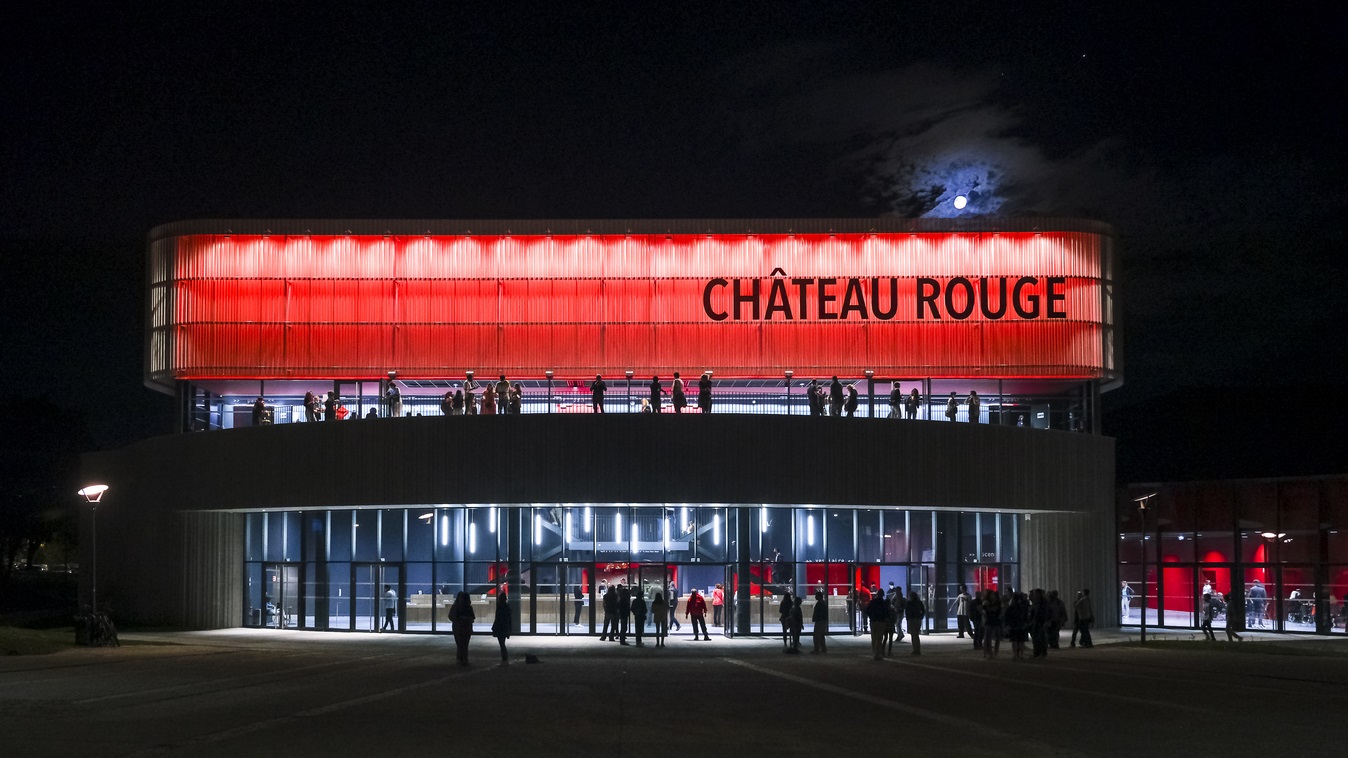 Centre Culturel Château Rouge Annemasse - Z Architecture - façade de nuit