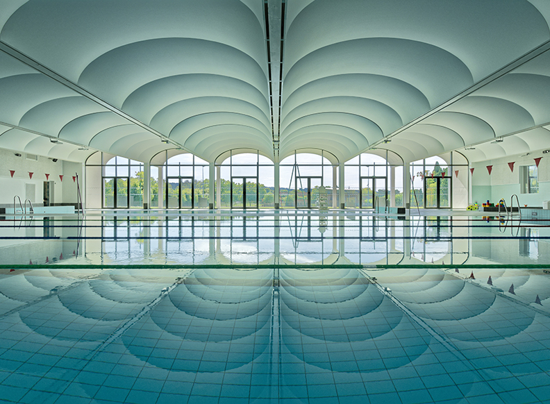 Centre aquatique Neptuneo - Saint Rémy de Provence - Z Architecture - vue halle bassin
