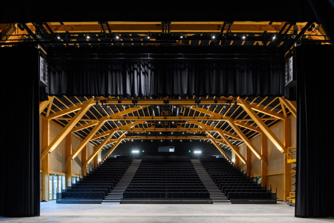 Équipement culturel et évènementiel - Thoiry (01) - Z Architecture - vue salle, gradins