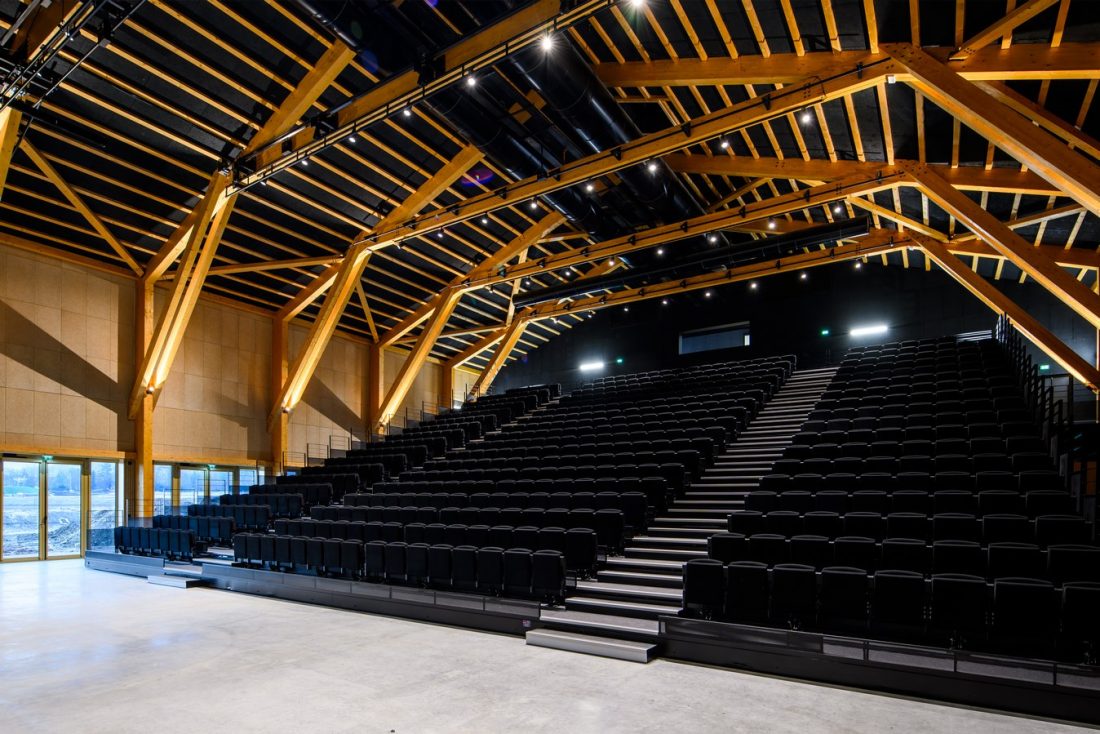 Équipement culturel et évènementiel - Thoiry (01) - Z Architecture - vue salle, gradins