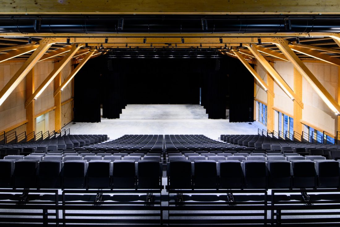 Équipement culturel et évènementiel - Thoiry (01) - Z Architecture - salle de spectacle, vue scène