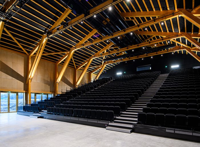 Équipement culturel et évènementiel - Thoiry (01) - Z Architecture - salle de spectacle, vue gradins