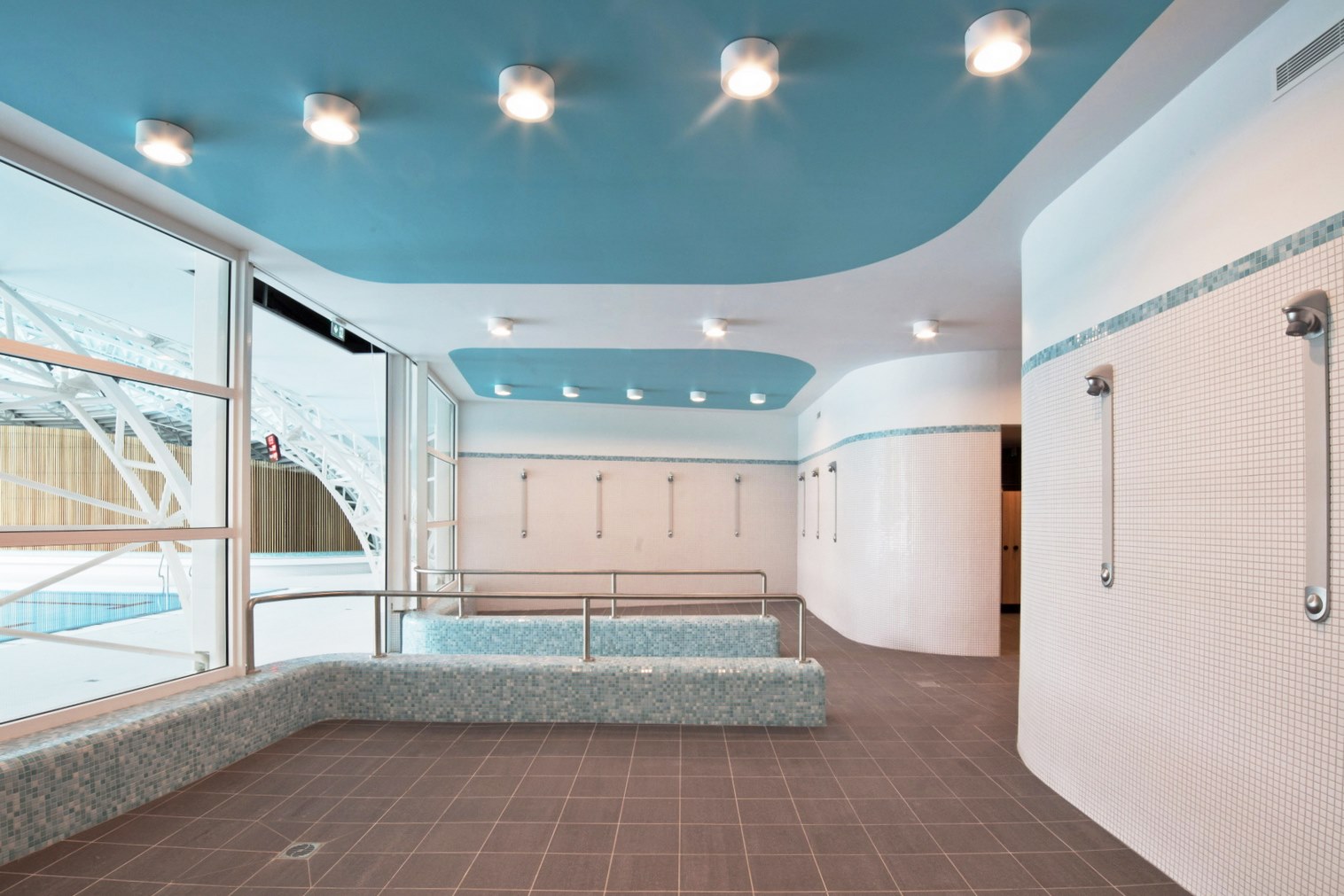 Réhabilitation piscine tournesol - les Abrets - Z Architecture - douches