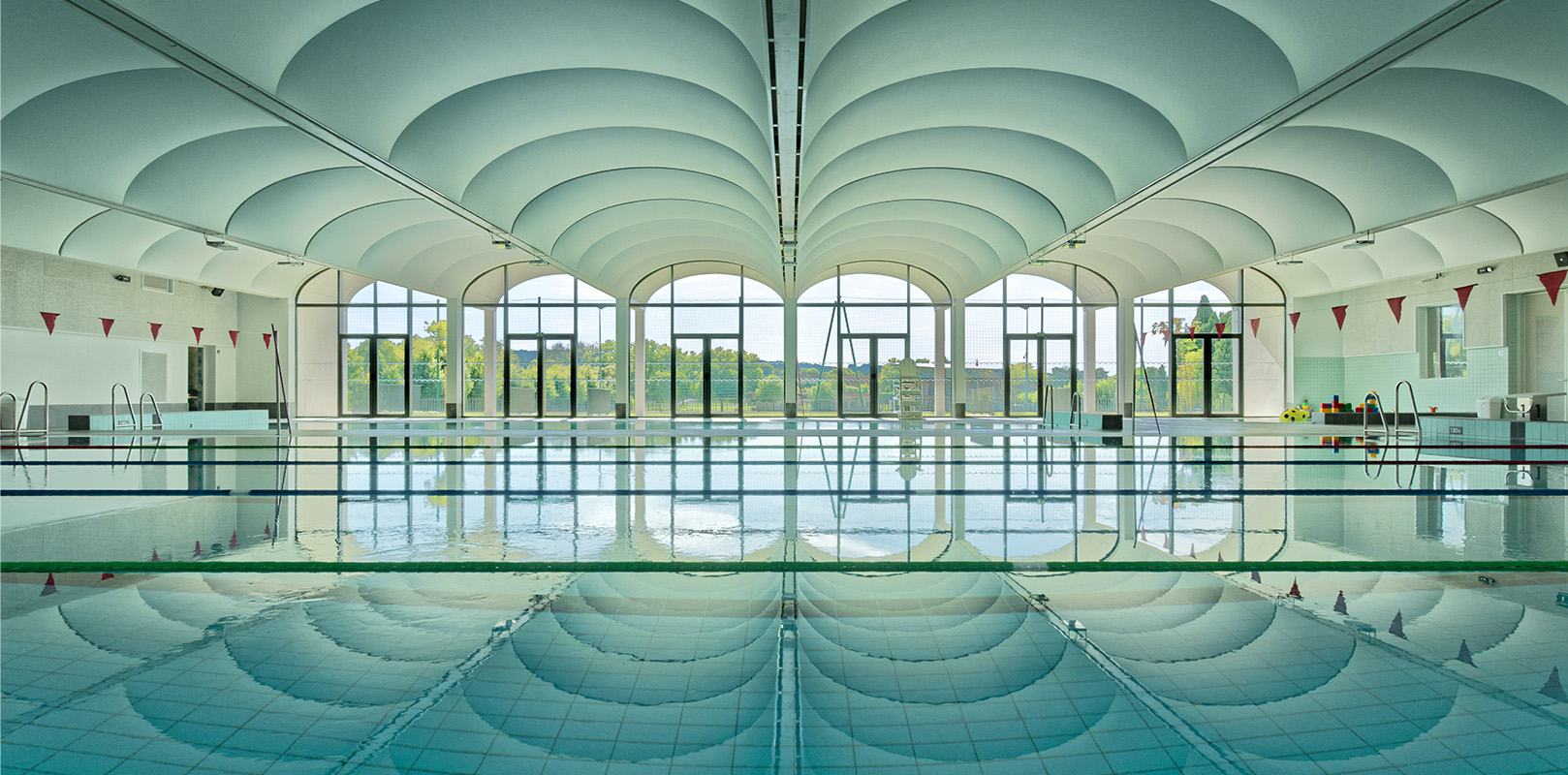 Centre aquatique Neptuneo - Saint Rémy de Provence - Z Architecture - vue halle bassin