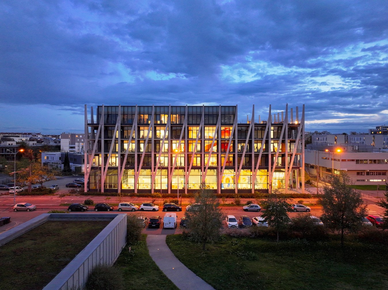 I-Factory, la Fabrique de l'Innovation - Campus LyonTech La Doua - Villeurbanne - Z Architecture - vue nocturne